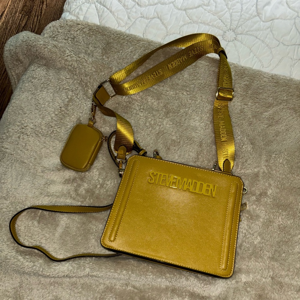 YELLOW STEVE MADDEN